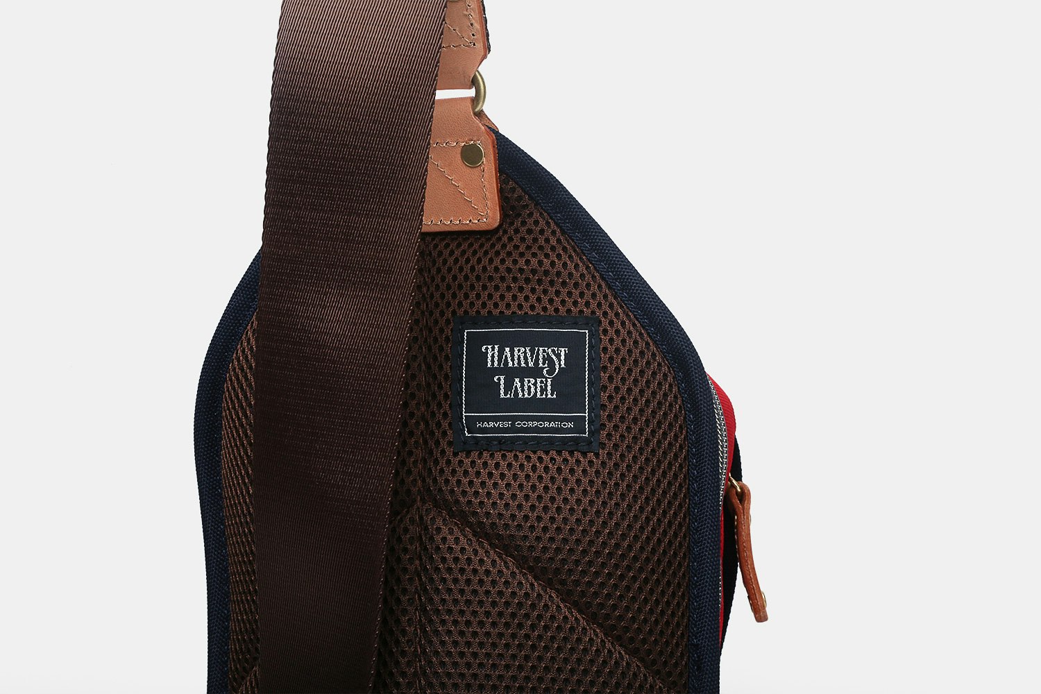 https://massdrop-s3.imgix.net/product-images/harvest-label-cordura-sling-pack/MD-34961_20170227103948_7d71ee8ef03ee7da.jpg?auto=format&fm=jpg&fit=crop&w=473&dpr=2