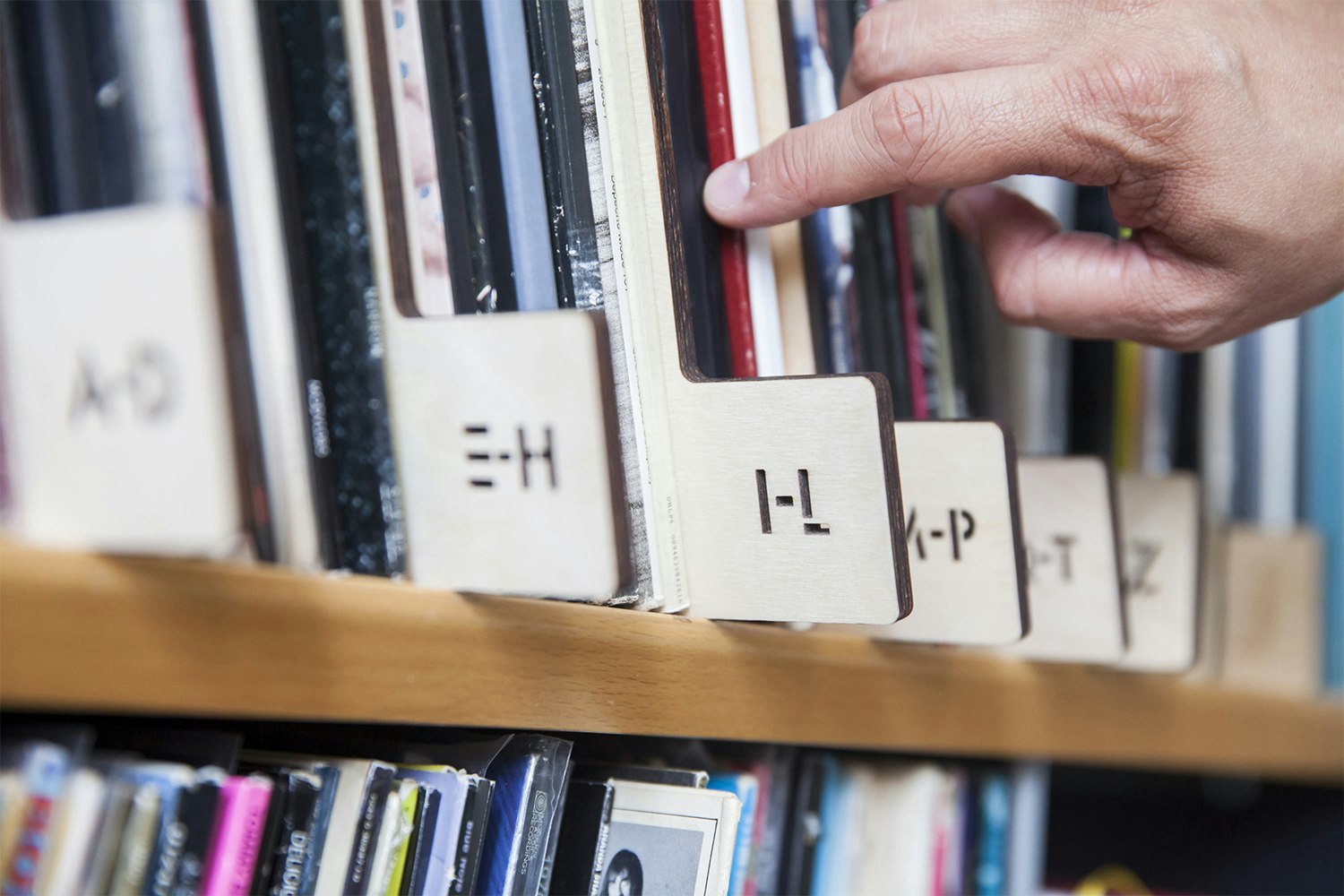 Horizontal A-Z Record Dividers