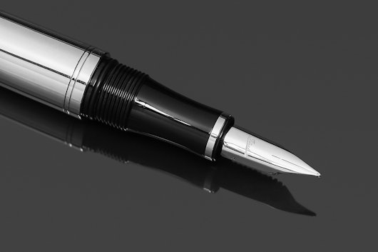 Italix Commodore's Credential Fountain Pen