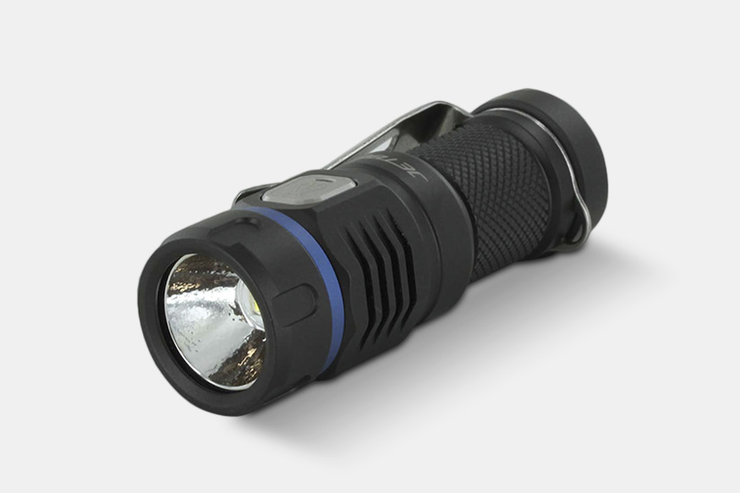 JETBeam E20R 990-Lumen Rechargeable Flashlight