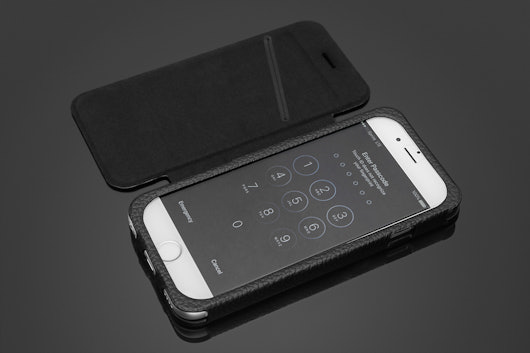 Just Mobile Quattro Folio iPhone Case