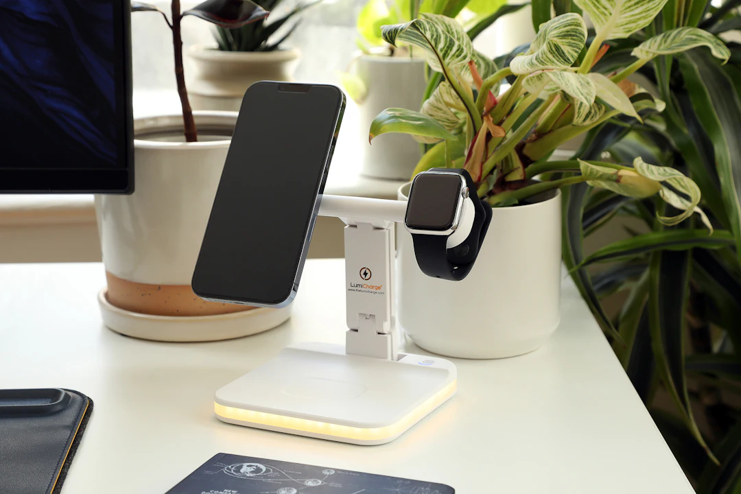 Lumicharge Magnetic Wireless Charger