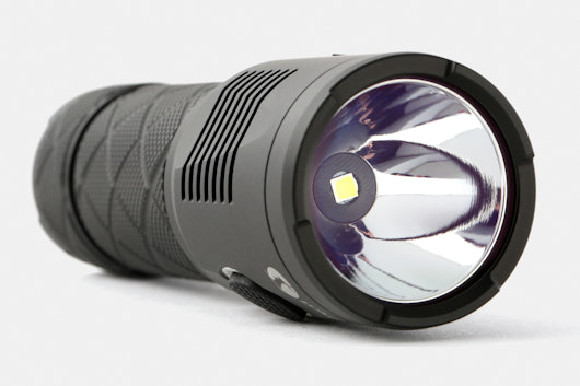 Lumintop SD26 1000-lumen Flashlight