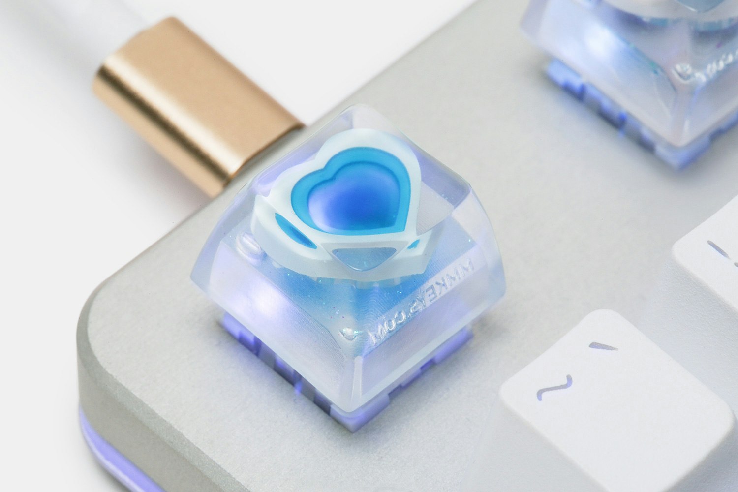 MMCaps Frozen Heartbeats Resin Artisan Keycap