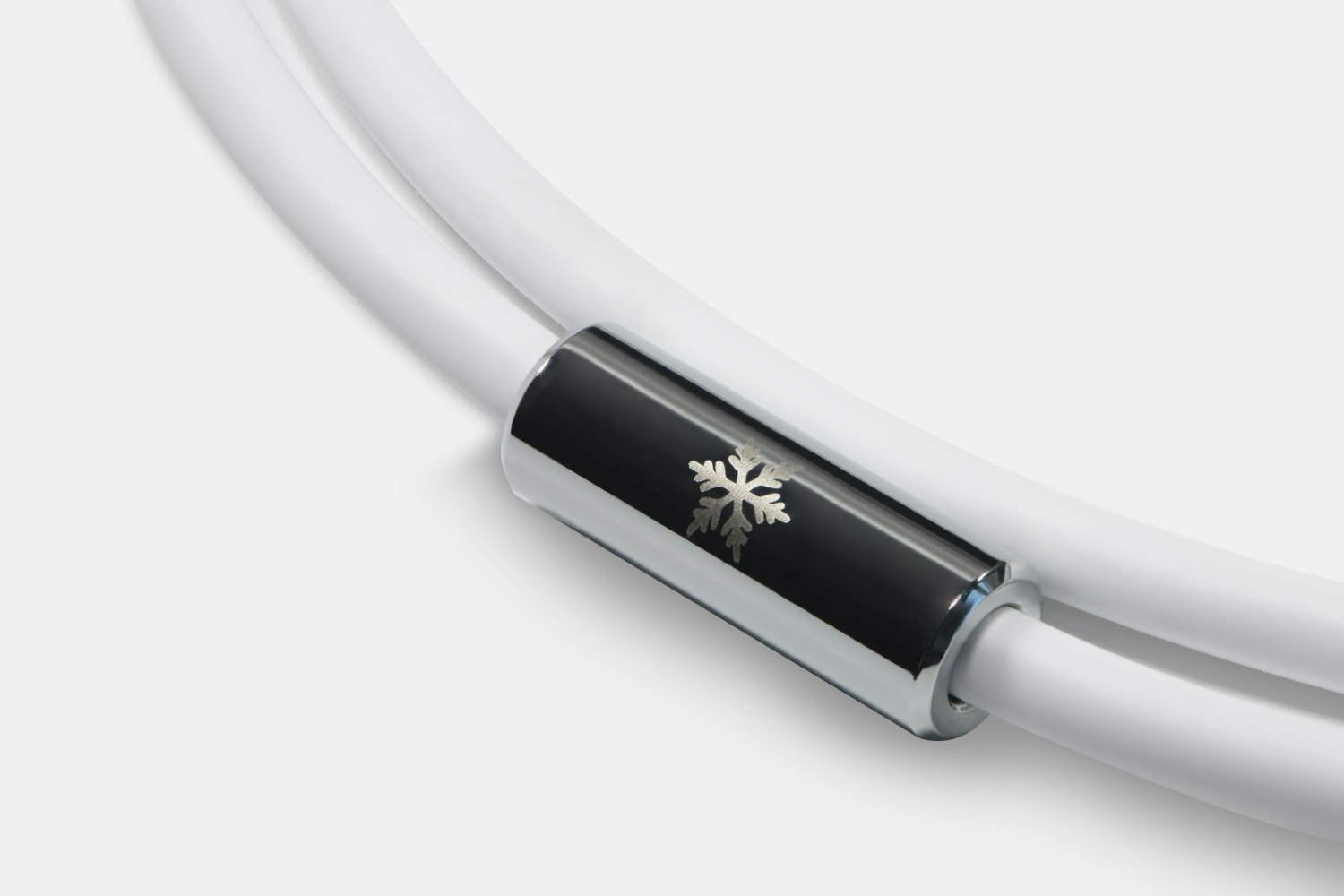 MOMOKA White Frost USB-C and Lightning Cables