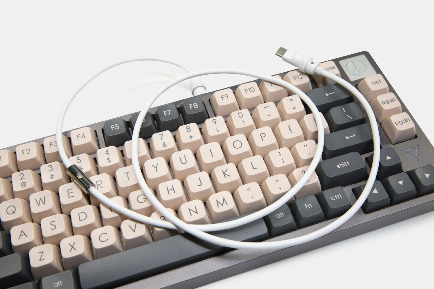 MOMOKA White Frost USB-C and Lightning Cables