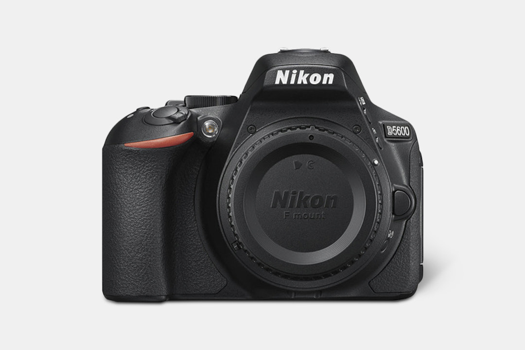 Nikon D5600 DSLR Camera w/ 18-140mm Lens