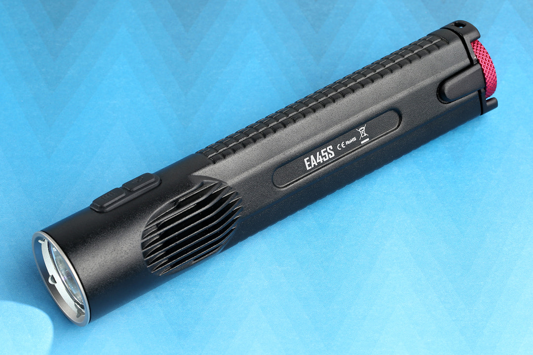 Nitecore EA45S: 4xAA 1,000-Lumen Flashlight