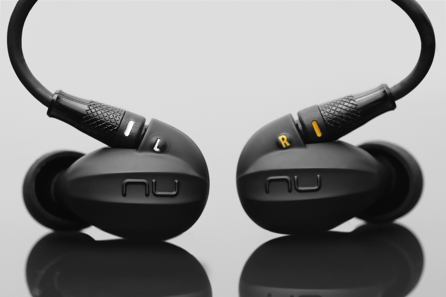 nuforce HEM8 ハイエンドイヤホン NuForce HEM8 Reference Class Hi-Res In-Ear Headphones with