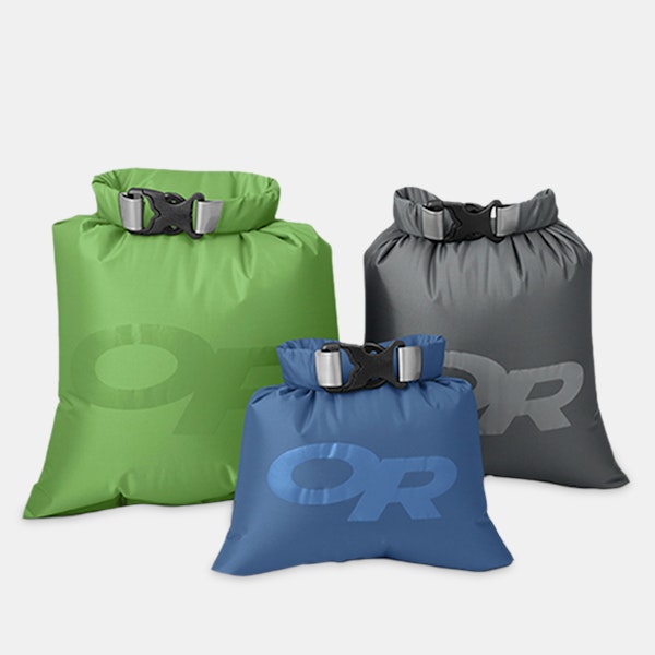 https://massdrop-s3.imgix.net/product-images/outdoor-research-dry-ditty-sacks-set-of-3/MD_76021_20181204_182817.png?bg=f0f0f0&w=600&h=600