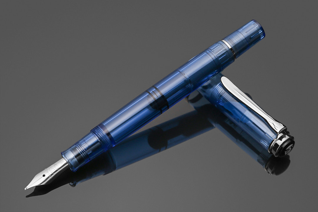 Pelikan Classic M205 Demonstrator Transparent Blue