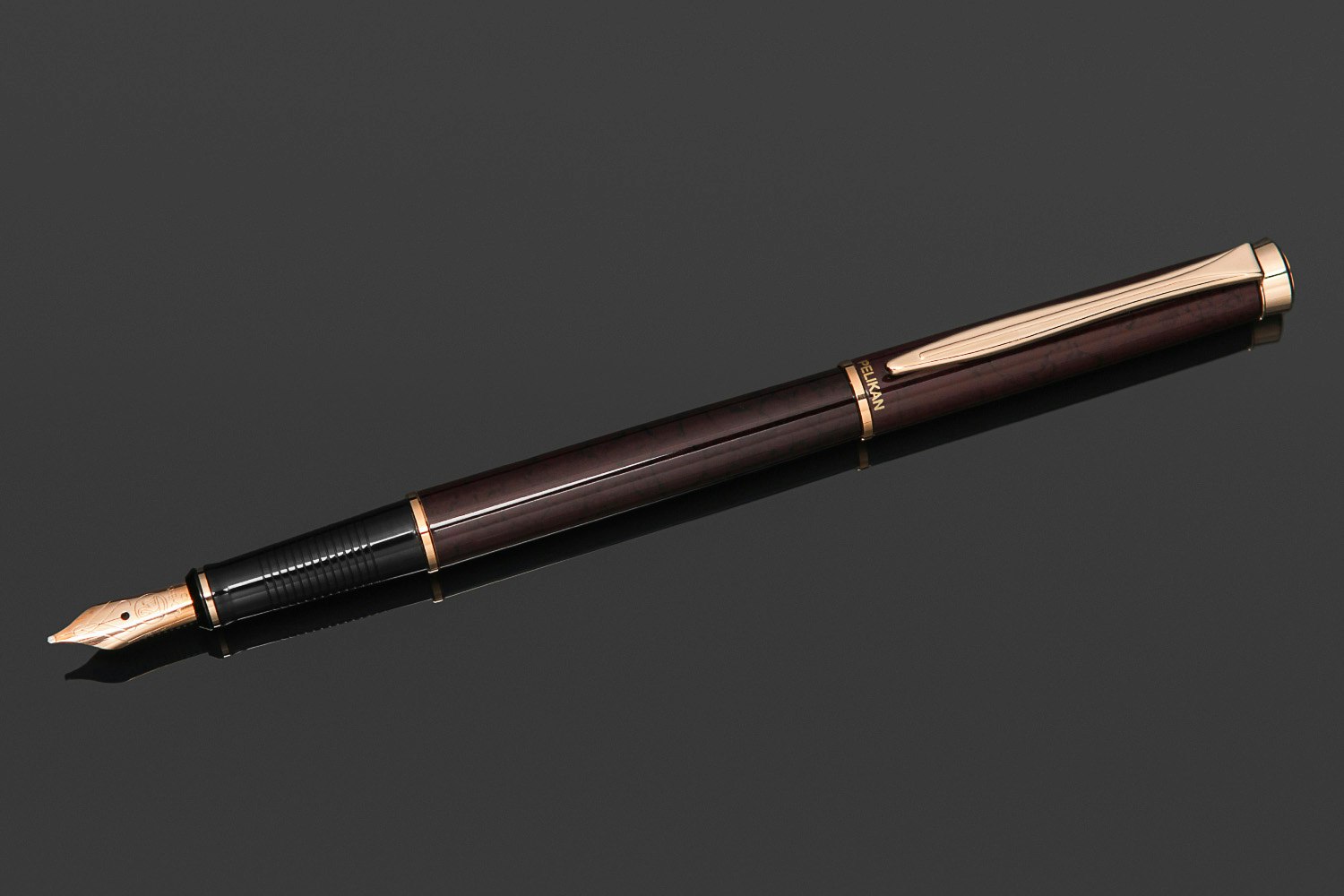 ペリカン　Pelikan P381 ニュークラシックマルサーラレッド　F（細字） ペリカン Pelikan P381 ニュークラシックマルサーラレッド F（細字