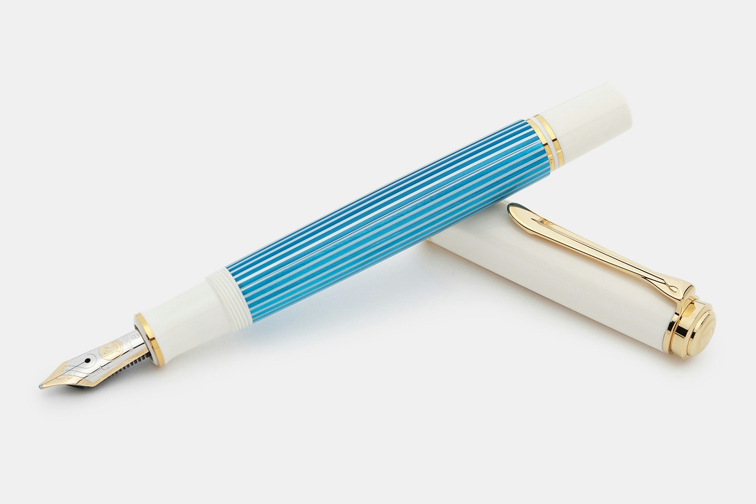 Pelikan Souverän M600 Turquoise-White Fountain Pen Details | Pens