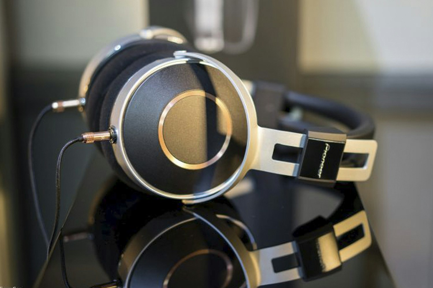 Pioneer SE-MONITOR5 & SE-MASTER1 Headphones | Audiophile