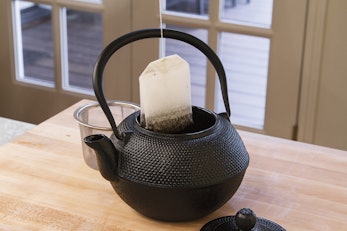 Primula Hammered 36-Ounce Cast-Iron Tea Pot