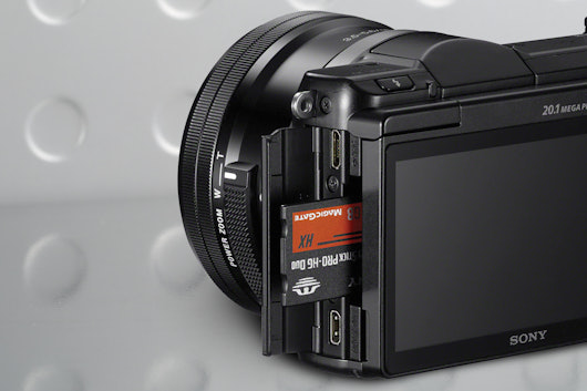 Sony ILCE-A5000 Mirrorless Camera With 16-50mm Lens