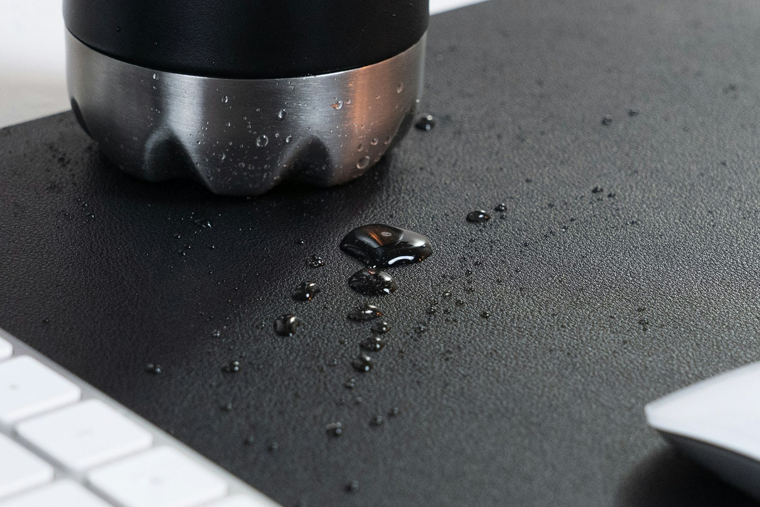 STATIK TaskPad Desk Mat With Built-In Wireless Charger | Battlestations ...