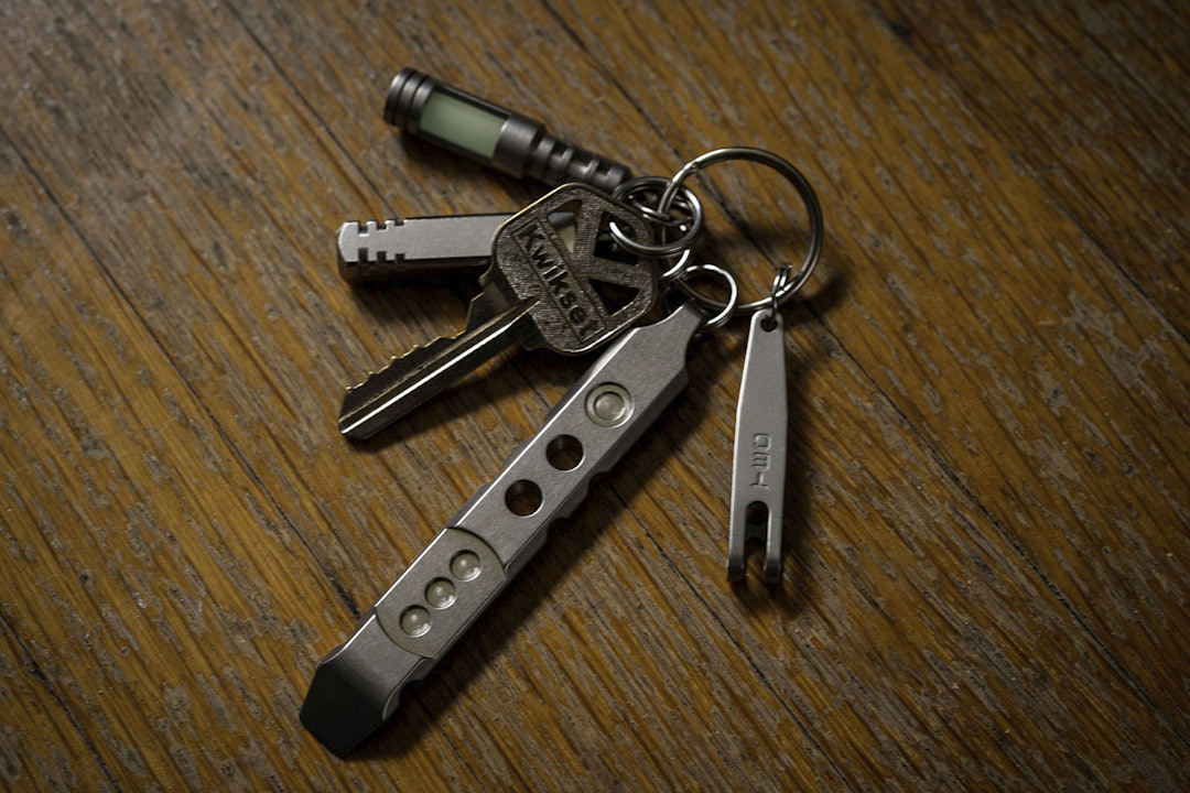 TEC Accessories Ti-Pry Keychain-Edition Pry Bar