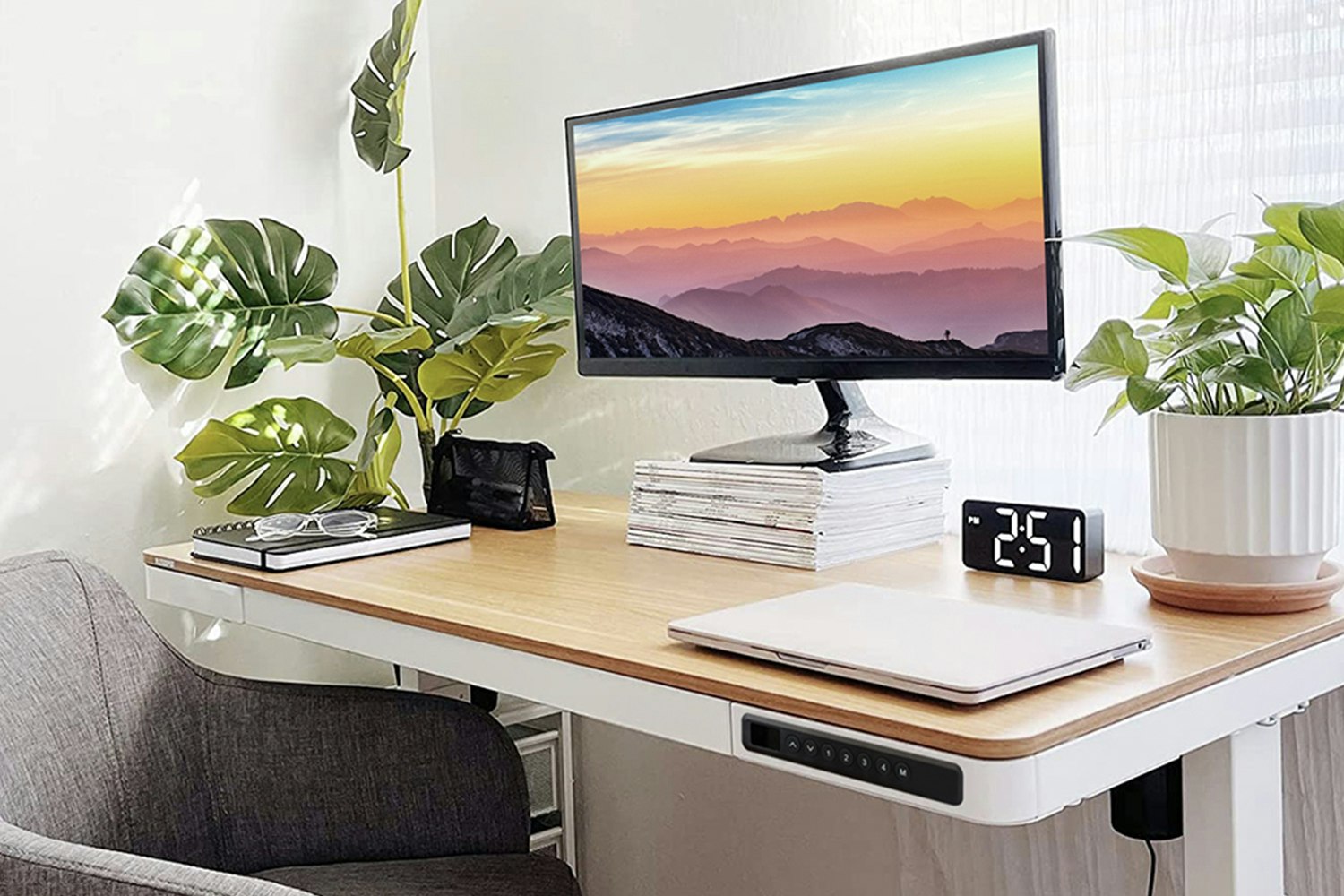 Uncaged Ergonomics Rise Up Essential Standing Desk | Battlestations ...