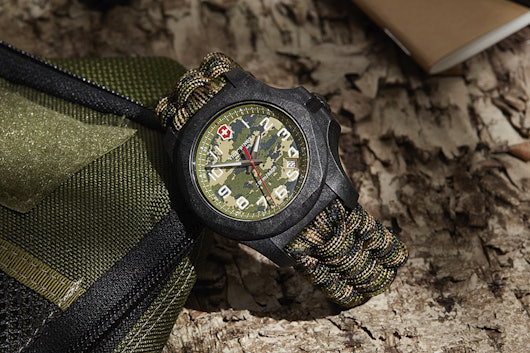 Victorinox Swiss Army I.N.O.X. Carbon LE Watch Kit