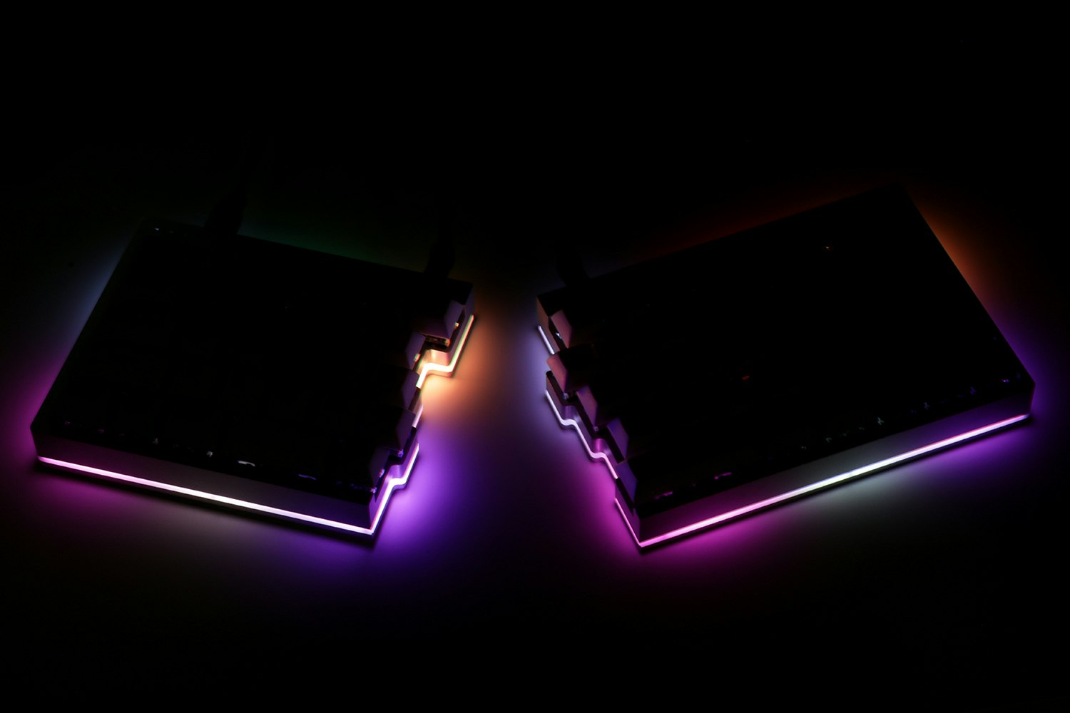 暗闇で光るキーボード